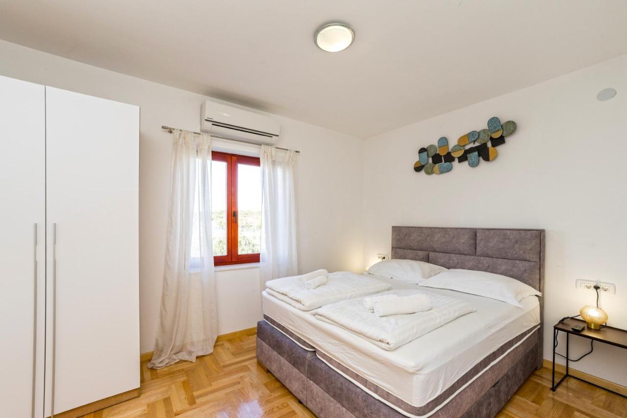Villa Slavica Sveti Filip i Jakov Extérieur photo